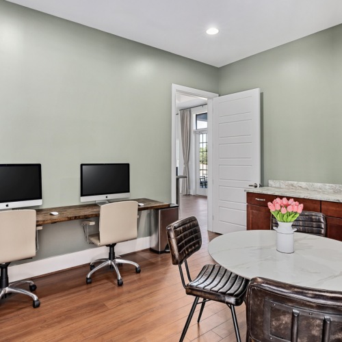 Find your perfect fit at Flats at Greenway